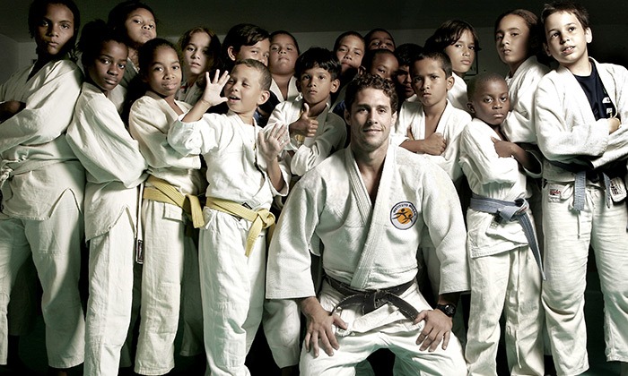 Judoca Flavio Canto e os atletas do Instituto Reacao